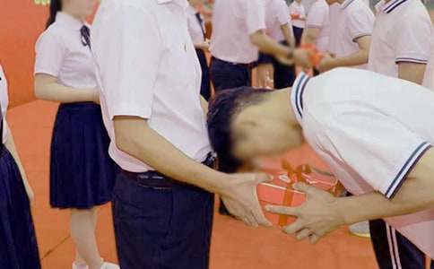 成人礼祝福语(精选300句)