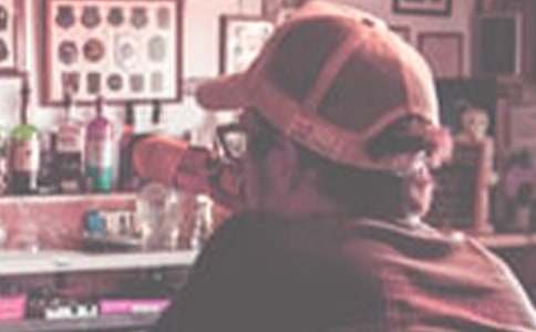 下雨天适合喝酒的说说(精选110句)