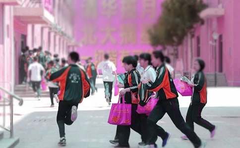 ��ѧ��һ���ռ�350��