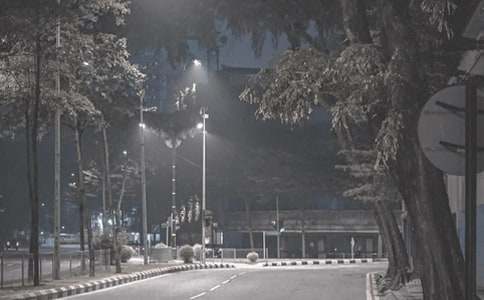 深夜感慨一个人撑得很累的说说