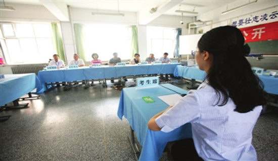 关于大学生面试自我介绍范文集合八篇